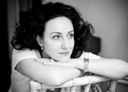 玛丽安娜资料,揭开神秘面纱的传奇人生